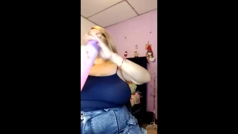 Snapshot of elizabethtaylor1 chatting on December 14, 11:42 pm Elizabeth online show from December 14, 11:42 pm