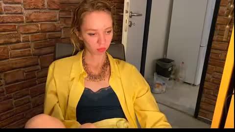 Snapshot of elizastorm chatting on July 4, 7:09 pm Eliza online show from July 4, 7:09 pm
