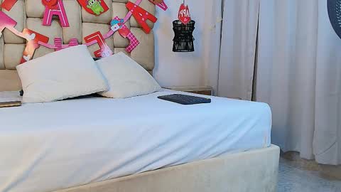 Snapshot of elizawiliamst chatting on September 13, 11:43 am Eliza online show from September 13, 11:43 am