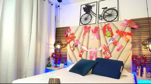 Snapshot of elizawiliamst chatting on September 17, 11:34 am Eliza online show from September 17, 11:34 am