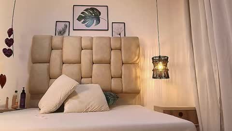 Snapshot of elizawiliamst chatting on September 23, 12:19 pm Eliza online show from September 23, 12:19 pm