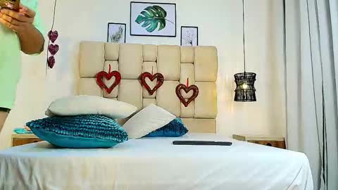 Snapshot of elizawiliamst chatting on September 29, 12:54 pm Eliza online show from September 29, 12:54 pm