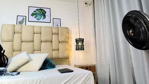 Snapshot of elizawiliamst chatting on October 2, 11:50 am Eliza online show from October 2, 11:50 am