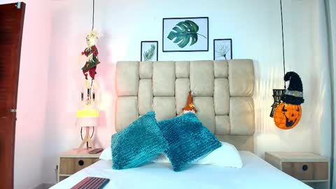 Snapshot of elizawiliamst chatting on October 27, 11:58 am Eliza online show from October 27, 11:58 am