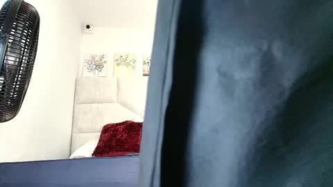 Snapshot of elizawiliamst chatting on November 12, 11:32 am Eliza online show from November 12, 11:32 am