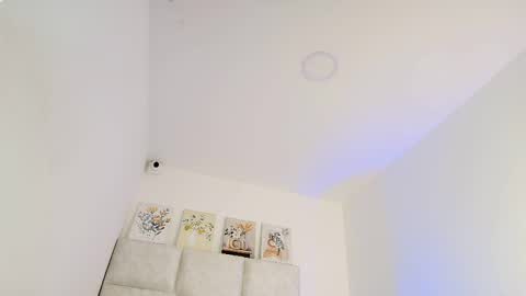 Snapshot of elizawiliamst chatting on May 15, 12:01 pm Eliza online show from May 15, 12:01 pm