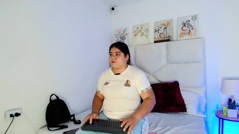 Snapshot of elizawiliamst chatting on May 23, 11:47 am Eliza online show from May 23, 11:47 am