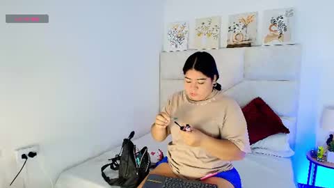 Snapshot of elizawiliamst chatting on June 12, 12:15 pm Eliza online show from June 12, 12:15 pm