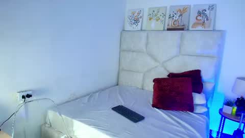Snapshot of elizawiliamst chatting on July 24, 11:19 am Eliza online show from July 24, 11:19 am