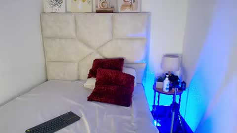 Snapshot of elizawiliamst chatting on July 25, 11:19 am Eliza online show from July 25, 11:19 am