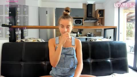 Eliz                               online show from November 25, 9:09 am