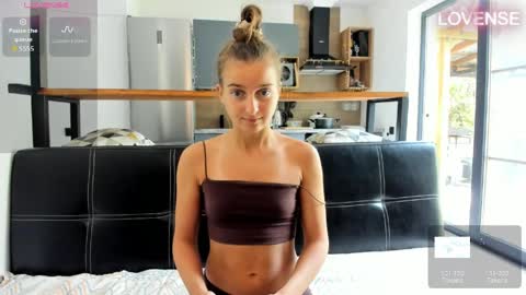 Snapshot of elizsweet chatting on May 7, 9:14 am Eliz online show from May 7, 9:14 am