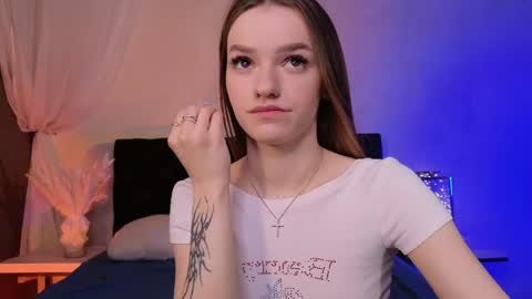 Snapshot of elizzza_ chatting on June 10, 5:18 am elizzza_ online show from June 10, 5:18 am