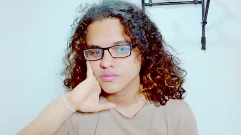 Snapshot of elkingthe chatting on December 9, 1:45 pm Diana online show from December 9, 1:45 pm