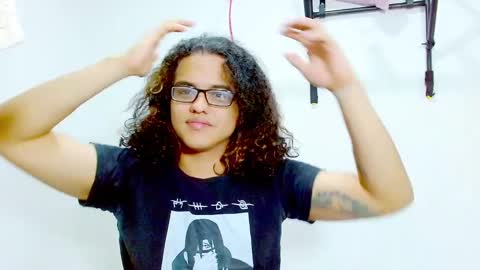 Snapshot of elkingthe chatting on December 21, 1:21 pm Diana online show from December 21, 1:21 pm