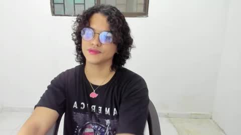 Snapshot of elkingthe chatting on December 5, 6:59 pm Diana online show from December 5, 6:59 pm