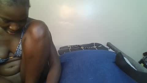 ella8_ online show from June 17, 1:01 pm