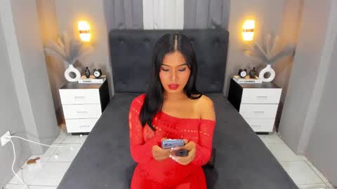 Snapshot of ella______ chatting on December 4, 6:22 am Ella online show from December 4, 6:22 am