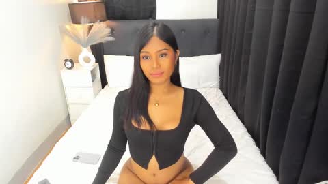 Snapshot of ella______ chatting on January 19, 3:21 pm Ella online show from January 19, 3:21 pm