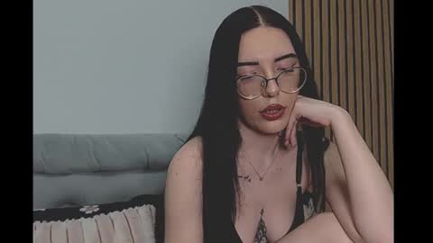 Chloe online show from November 25, 10:32 pm