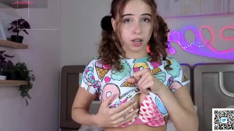 Snapshot of ella_desire chatting on June 2, 3:36 pm ella_desire online show from June 2, 3:36 pm