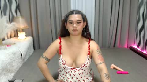 HI ITS ME ELLA online show from March 11, 1:06 pm