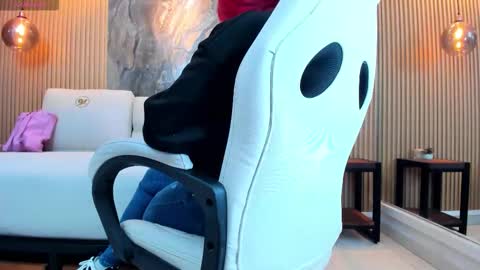 Snapshot of ella_harper chatting on November 22, 2:43 am ella harper online show from November 22, 2:43 am