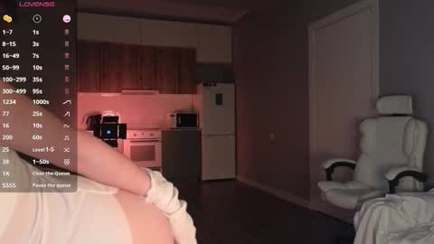 Lee online show from September 15, 2:44 am