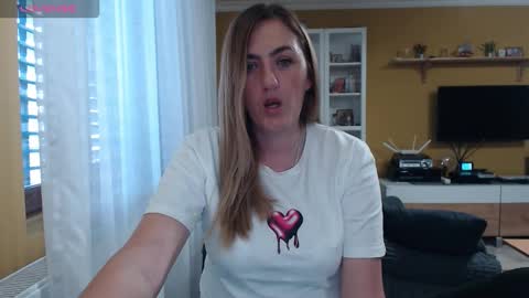 Snapshot of ella_max_live chatting on October 9, 5:49 am Ella  Max online show from October 9, 5:49 am