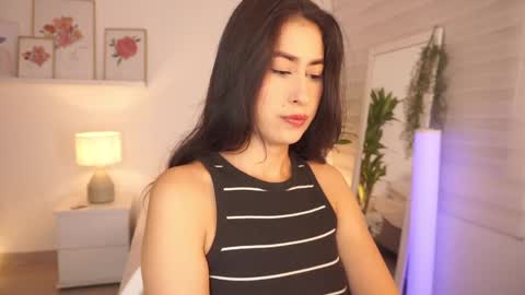 ELLA OWEN online show from November 1, 2:52 pm