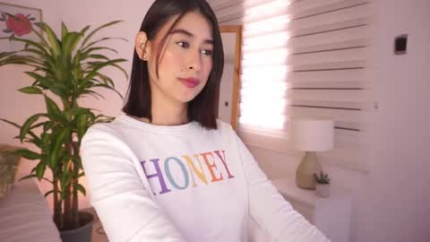 ELLA OWEN online show from January 6, 3:16 pm