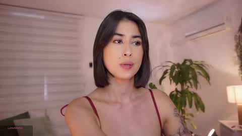 Snapshot of ella_owen chatting on May 22, 8:25 pm ELLA OWEN online show from May 22, 8:25 pm
