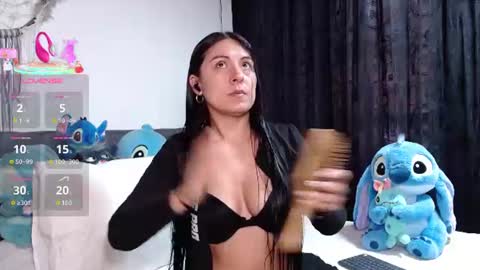Snapshot of ella_rouse1 chatting on June 19, 12:20 pm ella rouse online show from June 19, 12:20 pm