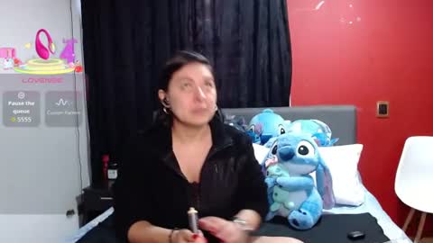 Snapshot of ella_rouse1 chatting on July 22, 11:35 am ella rouse online show from July 22, 11:35 am