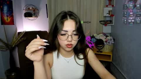 Snapshot of ella_soft_ chatting on April 13, 10:10 am Ella online show from April 13, 10:10 am