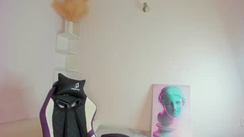 Snapshot of ella_starrr_ chatting on July 25, 1:25 am Ella online show from July 25, 1:25 am