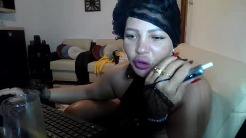 Ella online show from April 26, 6:49 pm