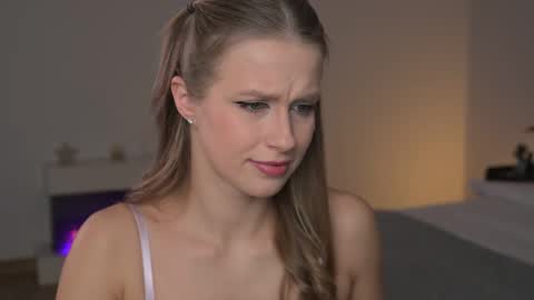 Ella online show from February 1, 7:23 pm