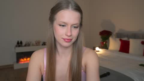 Snapshot of ella_twinkle chatting on April 4, 7:22 pm Ella online show from April 4, 7:22 pm
