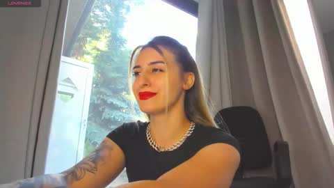 Snapshot of ella_vee chatting on September 14, 5:28 am ella_vee online show from September 14, 5:28 am