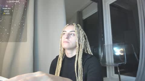 Snapshot of ella_vee chatting on October 24, 3:03 am ella_vee online show from October 24, 3:03 am