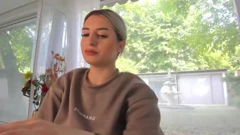 Snapshot of ella_vee chatting on May 14, 7:37 am ella_vee online show from May 14, 7:37 am