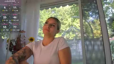 Snapshot of ella_vee chatting on June 29, 5:46 am ella_vee online show from June 29, 5:46 am
