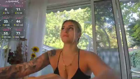 Snapshot of ella_vee chatting on July 5, 5:36 am ella_vee online show from July 5, 5:36 am