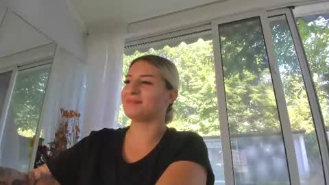 Snapshot of ella_vee chatting on July 17, 6:31 am ella_vee online show from July 17, 6:31 am