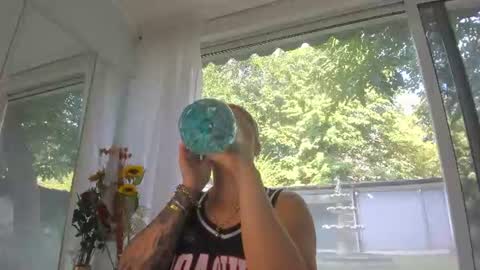 Snapshot of ella_vee chatting on July 24, 6:22 am ella_vee online show from July 24, 6:22 am