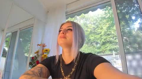 Snapshot of ella_vee chatting on July 26, 4:31 am ella_vee online show from July 26, 4:31 am