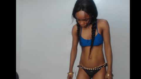 Snapshot of ellababy8 chatting on November 21, 5:39 am ella online show from November 21, 5:39 am