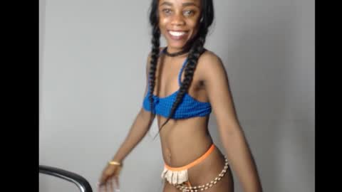 Snapshot of ellababy8 chatting on December 3, 5:15 am ella online show from December 3, 5:15 am