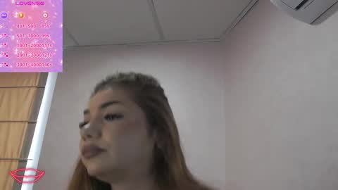 Snapshot of ellabelle_ chatting on June 3, 5:43 am Ella online show from June 3, 5:43 am
